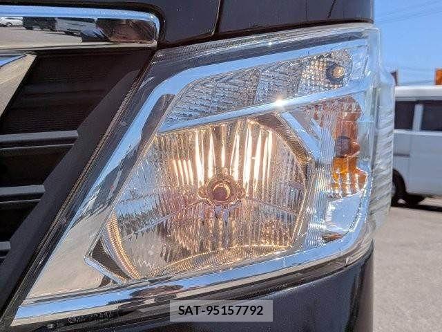Nissan NV350 Caravan 2019-05 8209365-11