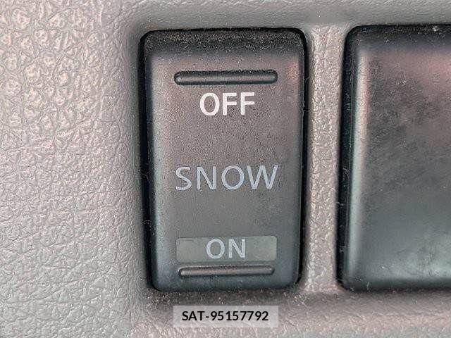 Nissan NV350 Caravan 2019-05 8209365-6