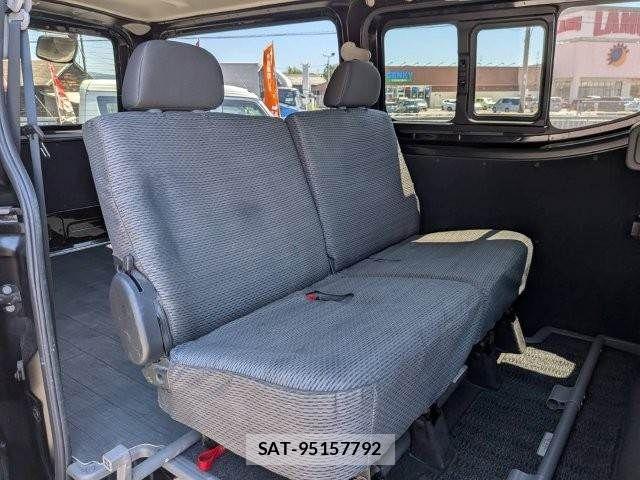 Nissan NV350 Caravan 2019-05 8209365-8