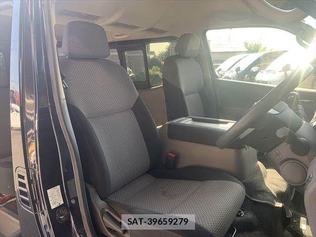 Nissan NV350 Caravan 2016-07 8209357-7