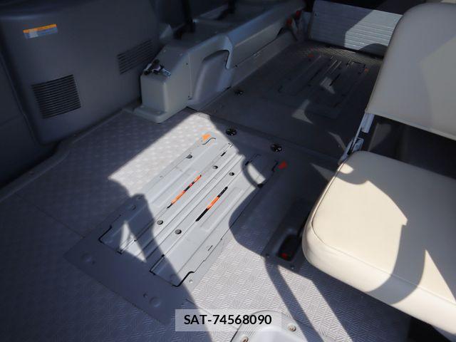 Nissan NV350 Caravan 2018-09 8209354-10