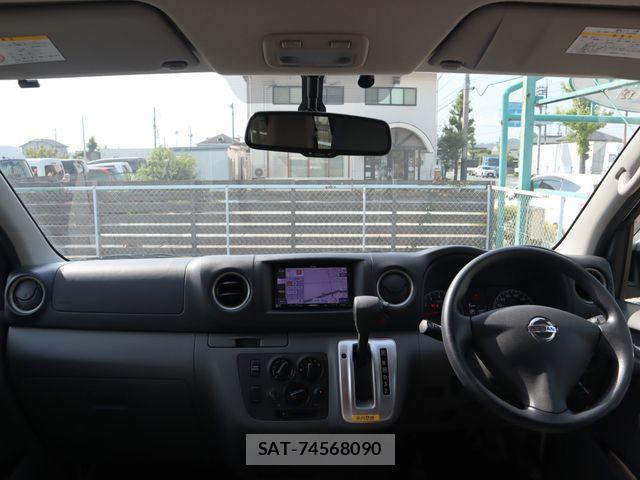 Nissan NV350 Caravan 2018-09 8209354-13