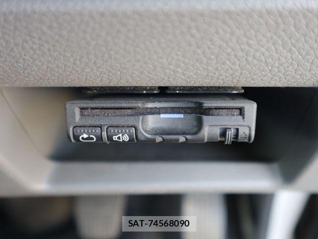 Nissan NV350 Caravan 2018-09 8209354-17