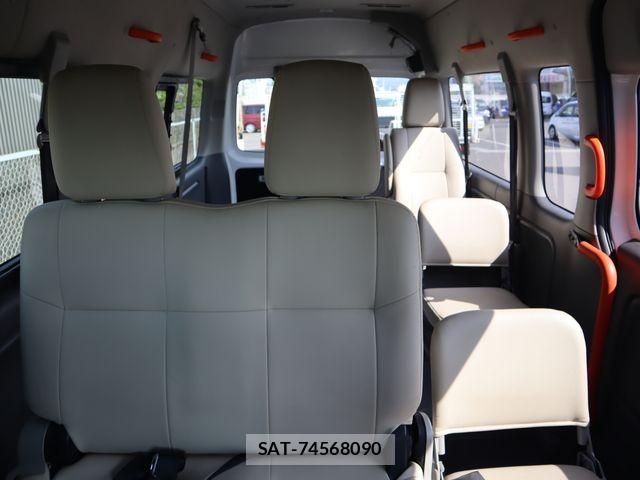 Nissan NV350 Caravan 2018-09 8209354-4