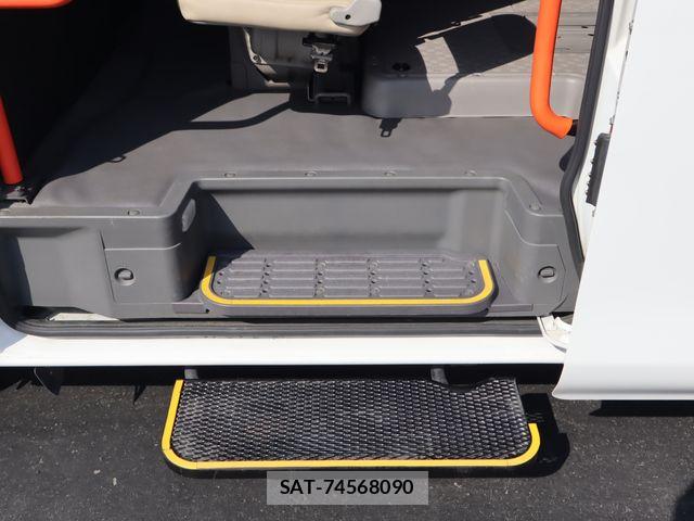 Nissan NV350 Caravan 2018-09 8209354-6