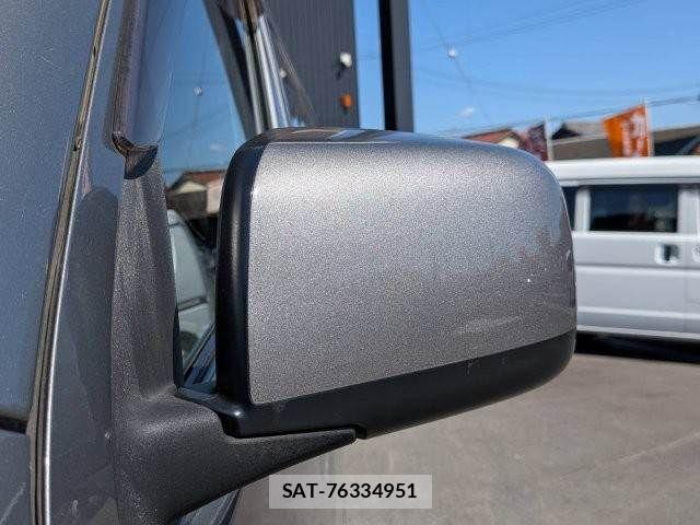 Nissan NV350 Caravan 2013-08 8209360-23