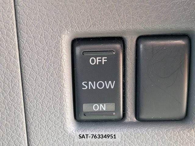 Nissan NV350 Caravan 2013-08 8209360-4