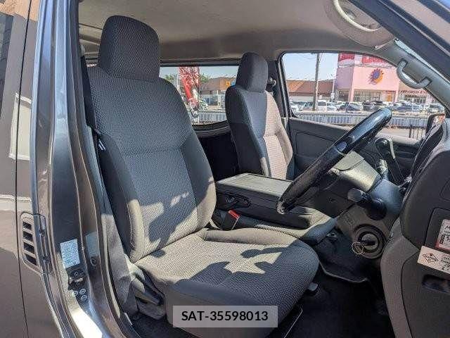 Nissan NV350 Caravan 2017-07 8209366-9