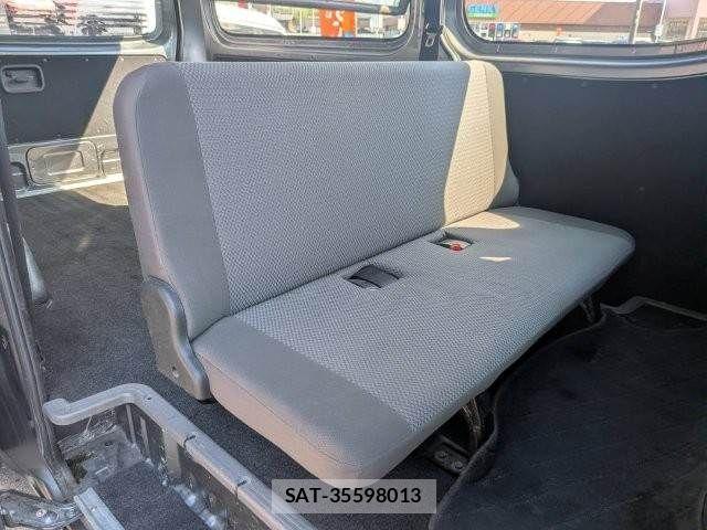 Nissan NV350 Caravan 2017-07 8209366-10