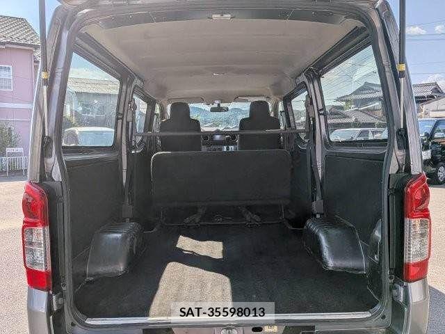 Nissan NV350 Caravan 2017-07 8209366-11