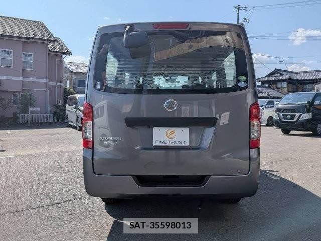 Nissan NV350 Caravan 2017-07 8209366-20