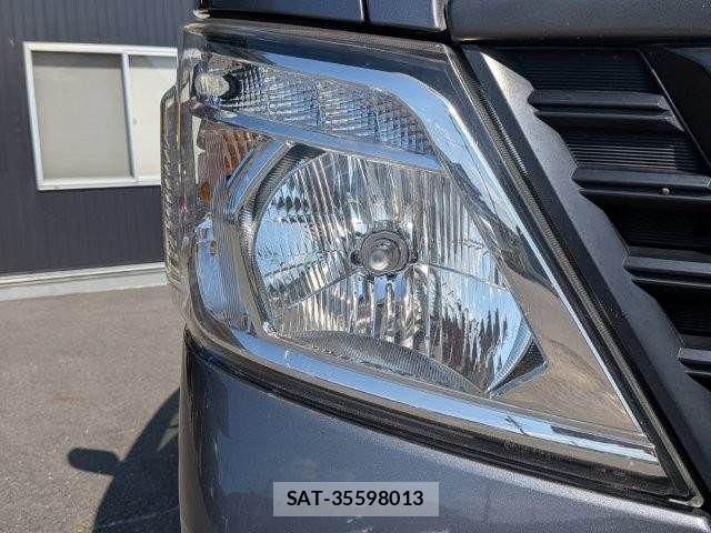 Nissan NV350 Caravan 2017-07 8209366-24