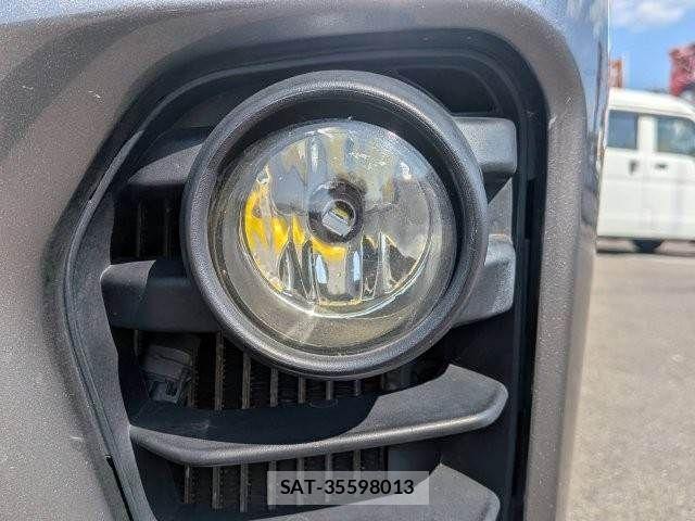 Nissan NV350 Caravan 2017-07 8209366-25