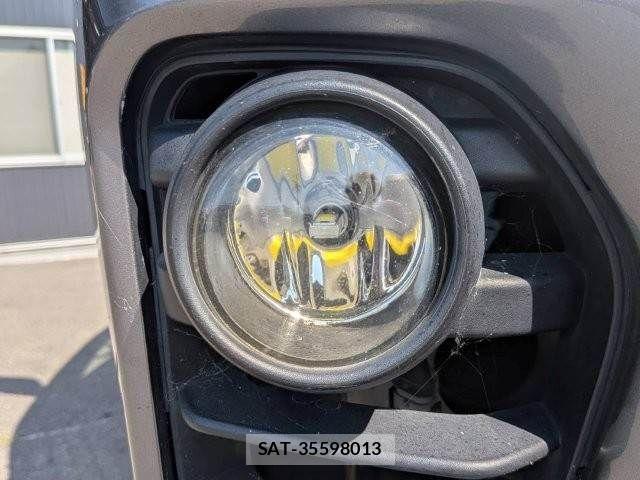 Nissan NV350 Caravan 2017-07 8209366-26