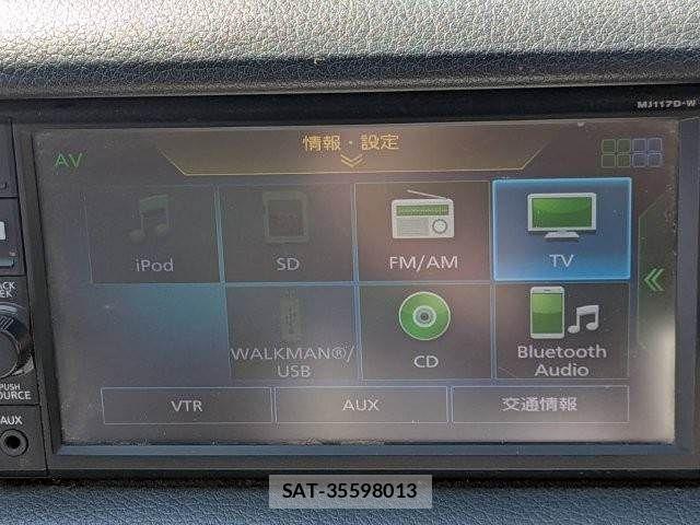 Nissan NV350 Caravan 2017-07 8209366-4