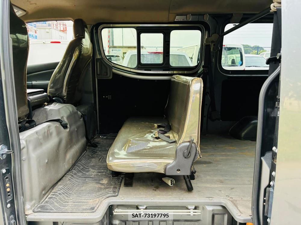 Nissan NV350 Caravan 2020-11 8107909-9