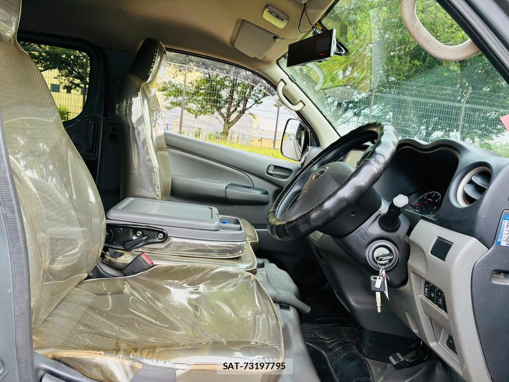 Nissan NV350 Caravan 2020-11 8107909-11