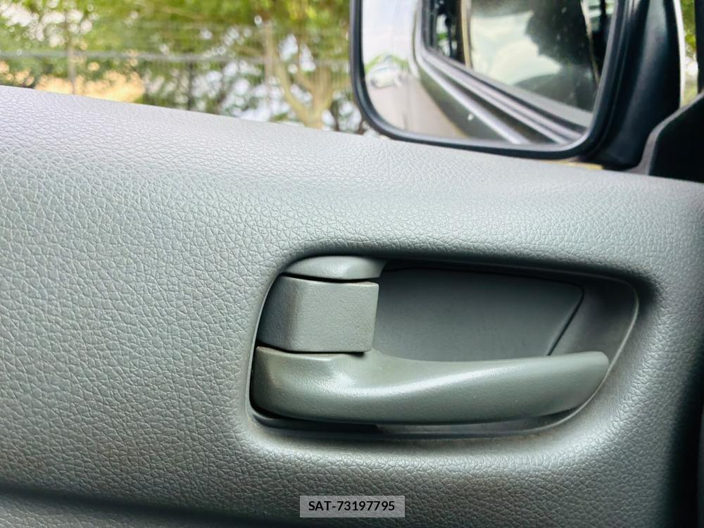 Nissan NV350 Caravan 2020-11 8107909-22