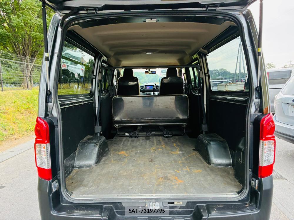 Nissan NV350 Caravan 2020-11 8107909-25
