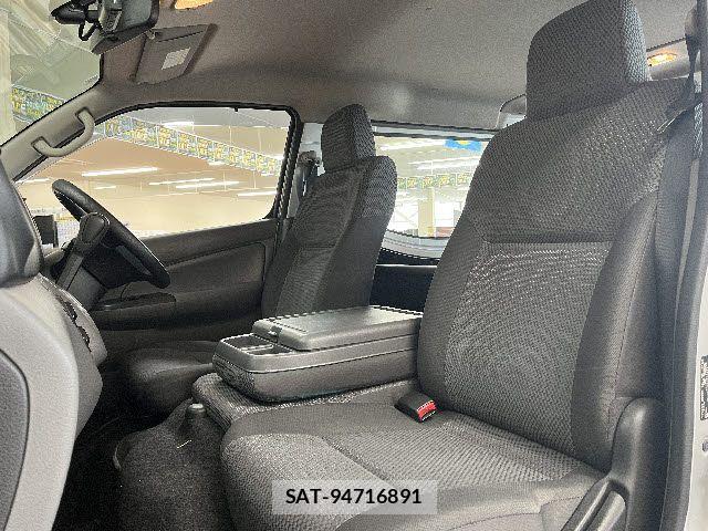 Nissan NV350 Caravan 2020-02 8231170-18