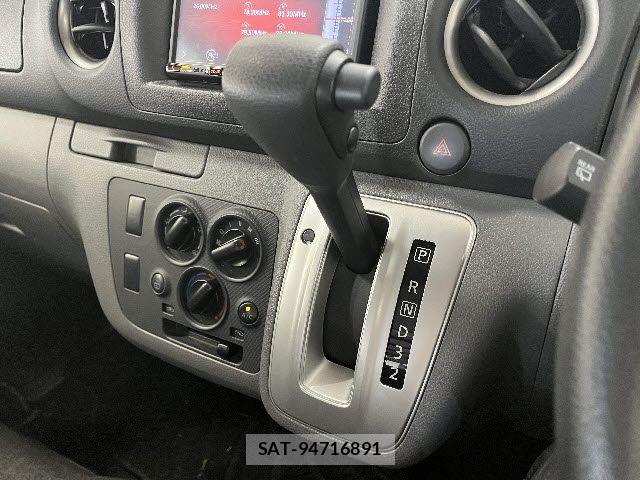 Nissan NV350 Caravan 2020-02 8231170-19