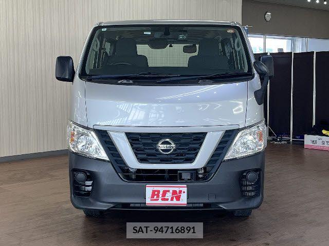 Nissan NV350 Caravan 2020-02 8231170-21