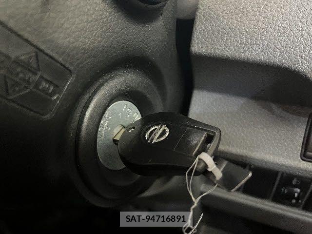 Nissan NV350 Caravan 2020-02 8231170-25