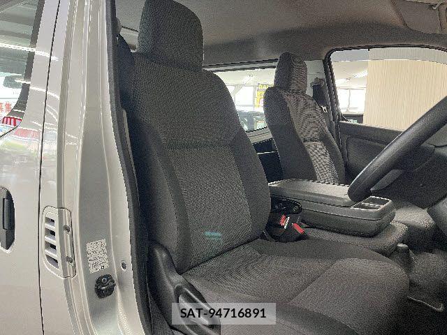 Nissan NV350 Caravan 2020-02 8231170-3