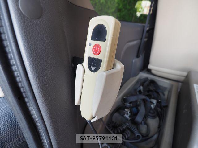 Nissan NV350 Caravan 2013-04 8231171-13