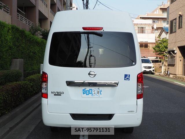 Nissan NV350 Caravan 2013-04 8231171-23