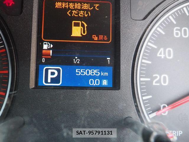 Nissan NV350 Caravan 2013-04 8231171-2