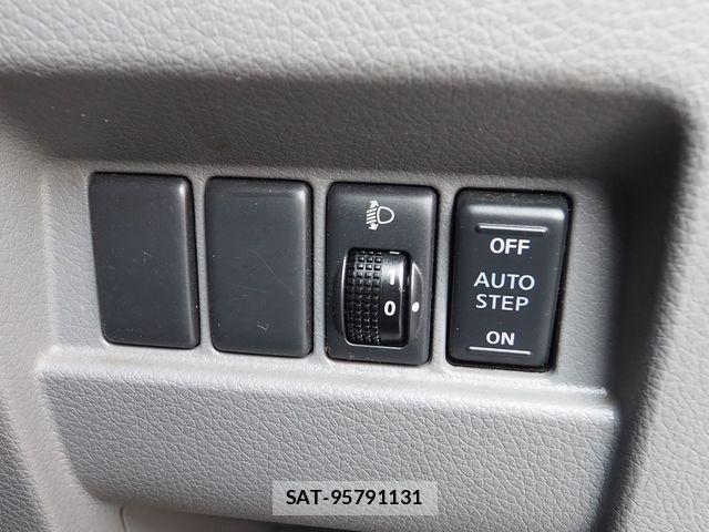 Nissan NV350 Caravan 2013-04 8231171-5