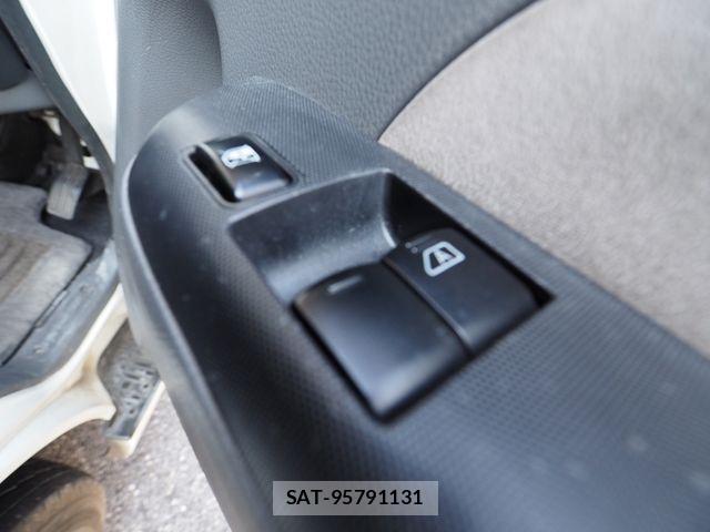 Nissan NV350 Caravan 2013-04 8231171-6