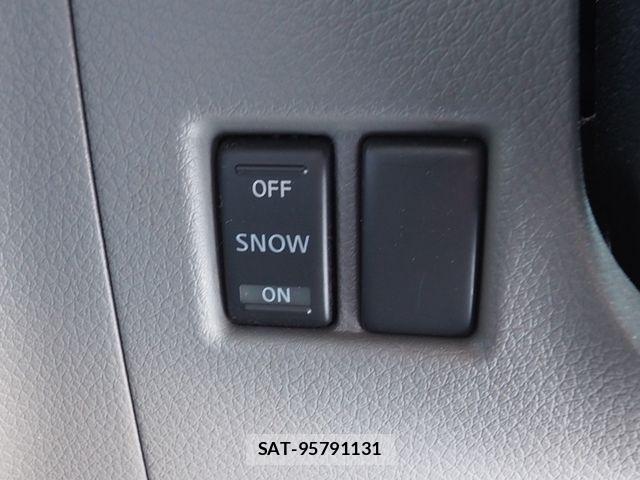 Nissan NV350 Caravan 2013-04 8231171-7