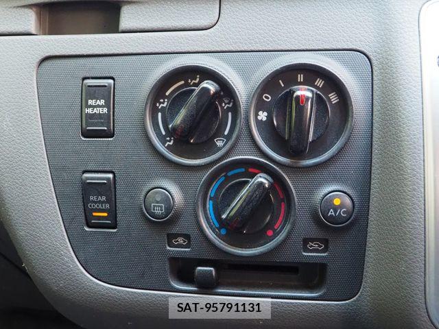 Nissan NV350 Caravan 2013-04 8231171-8