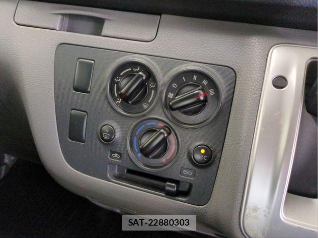Nissan NV350 Caravan 2012-07 8246245-11