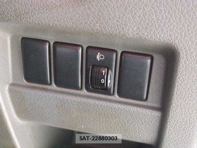 Nissan NV350 Caravan 2012-07 8246245-14