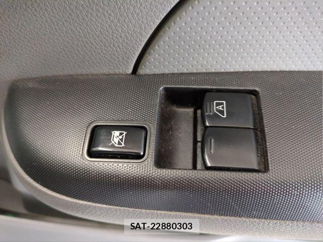 Nissan NV350 Caravan 2012-07 8246245-29