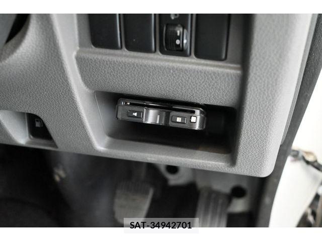 Nissan NV350 Caravan 2019-03 8246244-22
