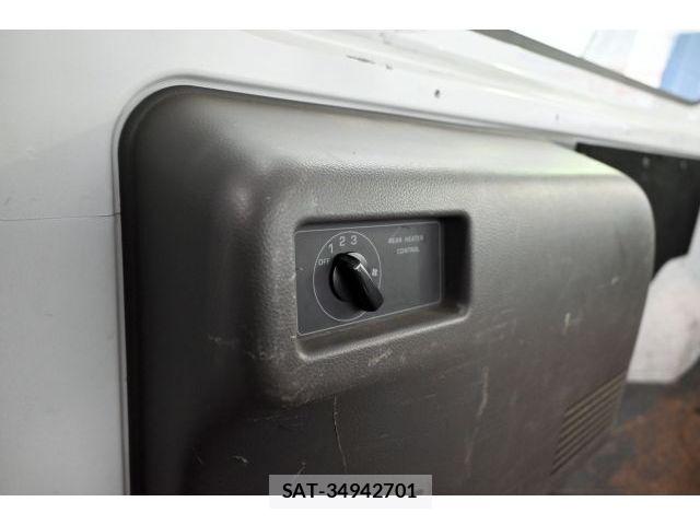 Nissan NV350 Caravan 2019-03 8246244-25