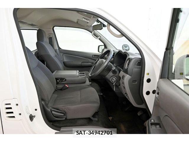 Nissan NV350 Caravan 2019-03 8246244-6