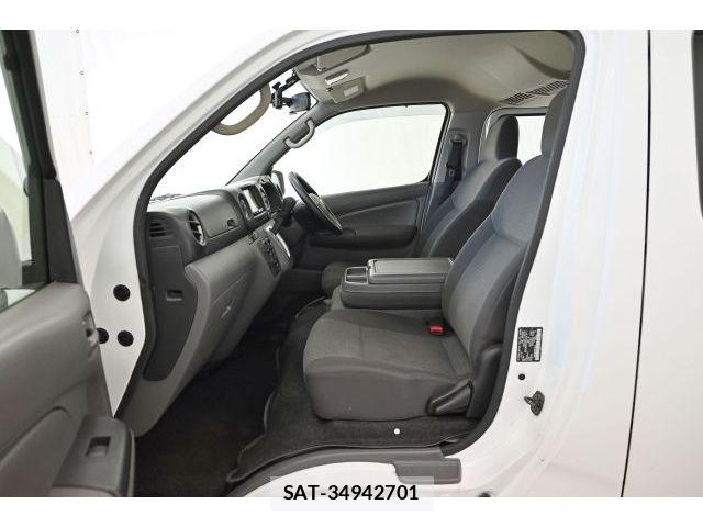 Nissan NV350 Caravan 2019-03 8246244-7