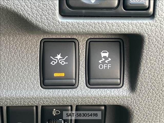 Nissan NV350 Caravan 2020-03 8246238-8