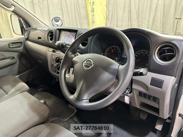 Nissan NV350 Caravan 2021-05 8246243-8