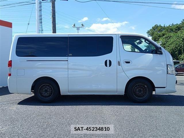 Nissan NV350 Caravan 2021-01 8246240-8