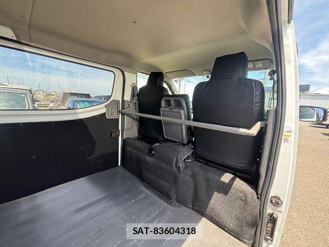 Nissan NV350 Caravan 2021-03 8131736-14