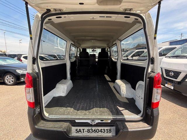 Nissan NV350 Caravan 2021-03 8131736-15
