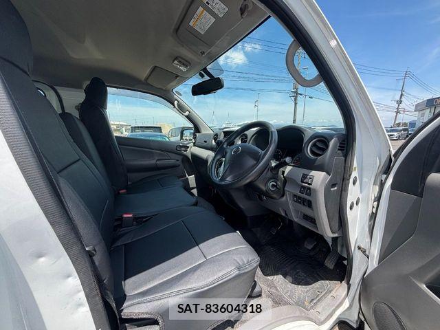 Nissan NV350 Caravan 2021-03 8131736-20