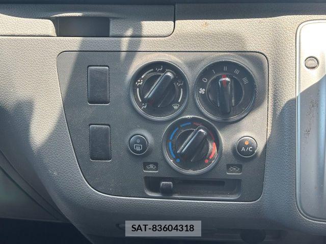 Nissan NV350 Caravan 2021-03 8131736-22
