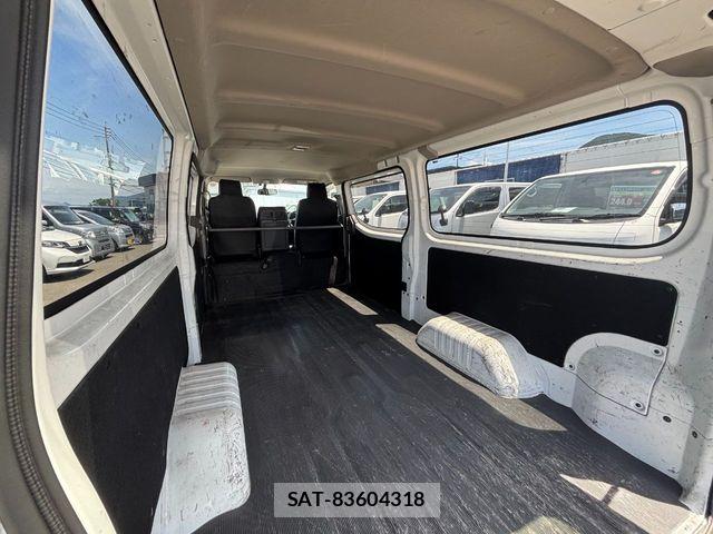 Nissan NV350 Caravan 2021-03 8131736-24